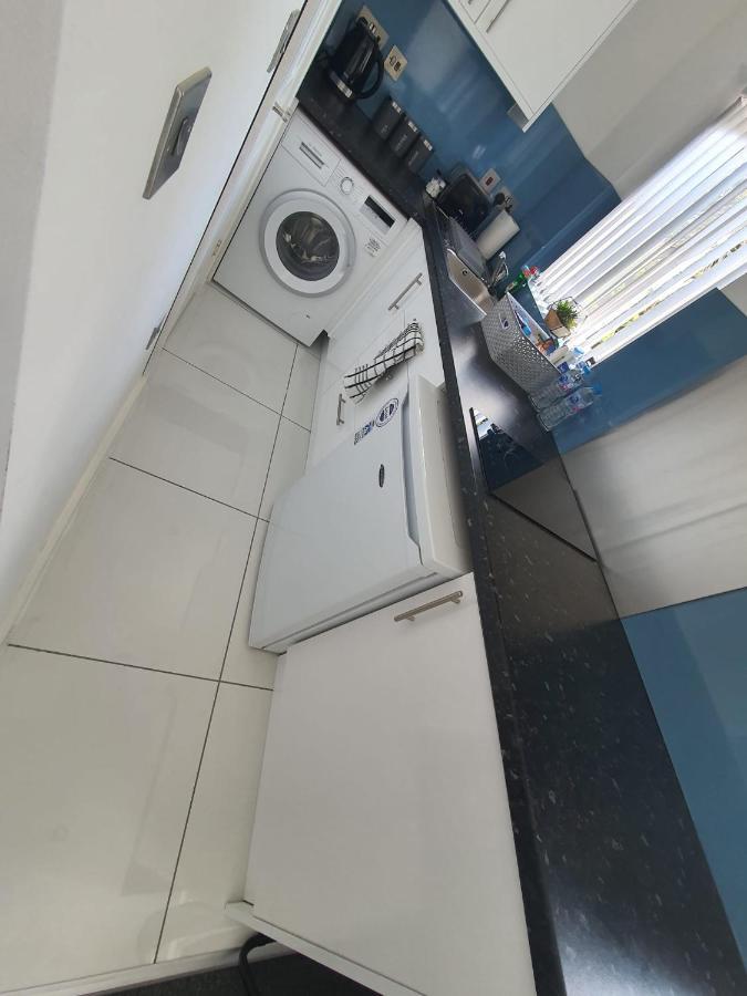 New Self Contained Flat,In Hayes, Free Parking Hotel Northolt  Exterior photo
