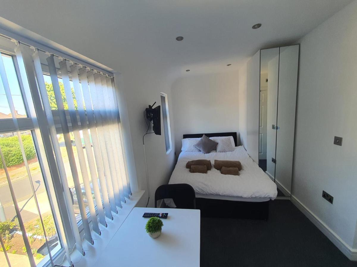 New Self Contained Flat,In Hayes, Free Parking Hotel Northolt  Exterior photo