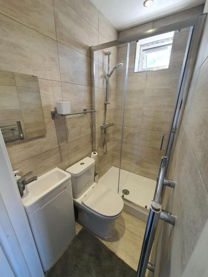 New Self Contained Flat,In Hayes, Free Parking Hotel Northolt  Exterior photo