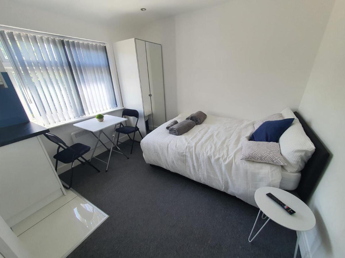 New Self Contained Flat,In Hayes, Free Parking Hotel Northolt  Exterior photo